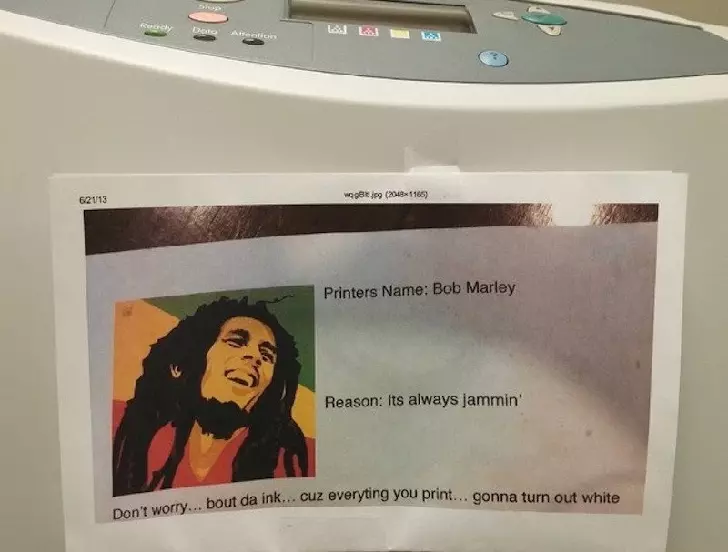 25 Office Photos That Are Too Hilarious To Miss_18